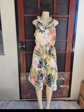 Sleeveless Tropical Leaf Midi Dress in White, Green & Coral